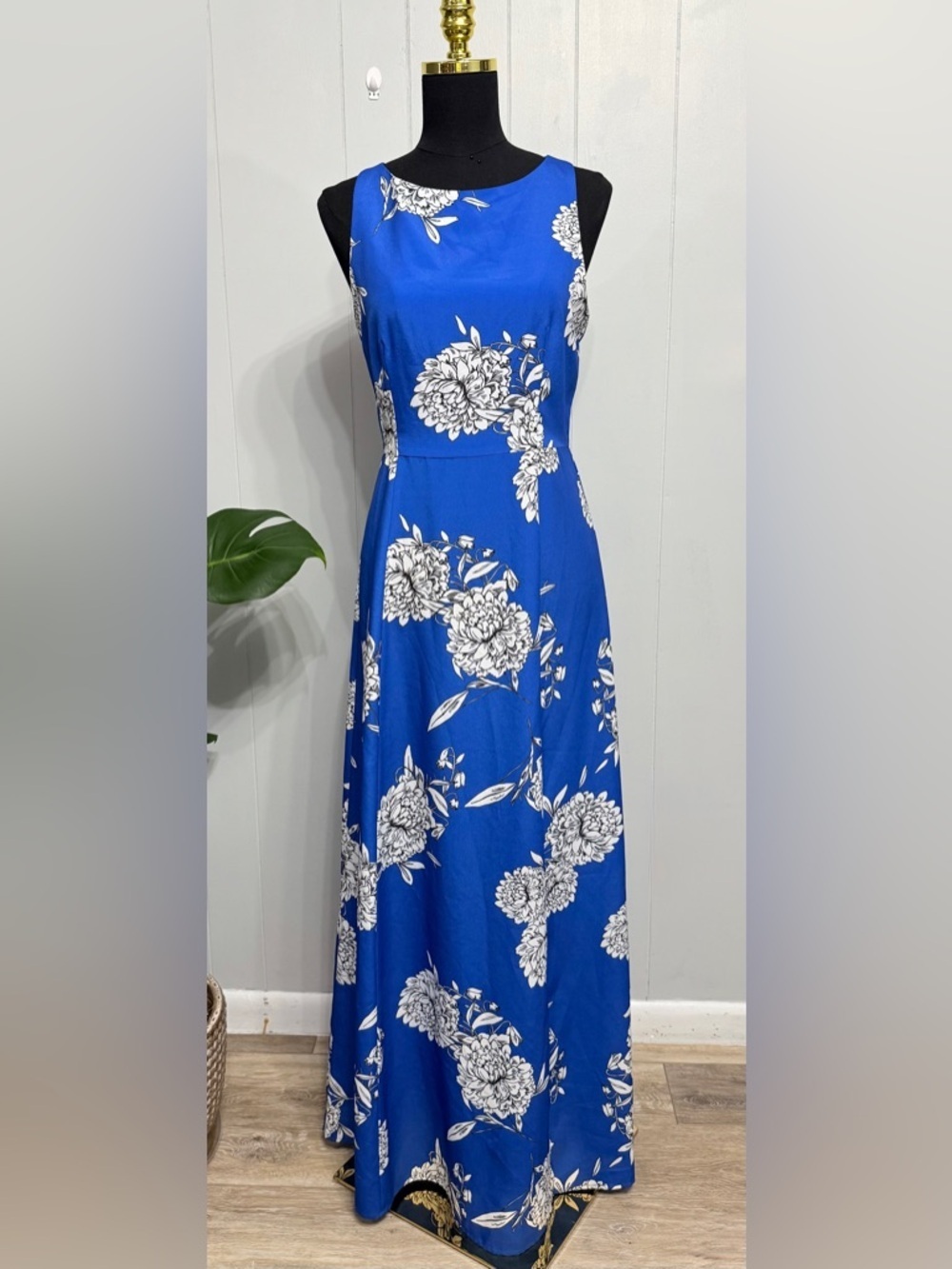 #13) NWOT Vince Camuto Blue and White Floral Maxi Dress ( super beautiful)